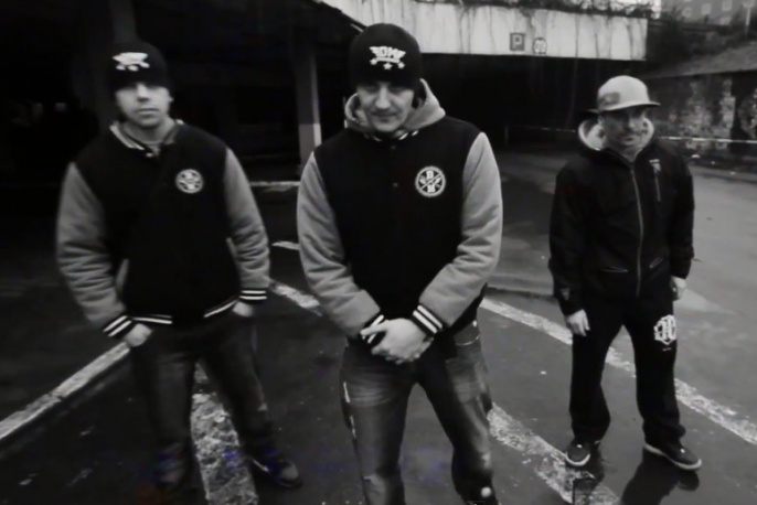 Bosski Firma – „Wychowany ulicą” ft. Kaczy, Dudek P56 (wideo)