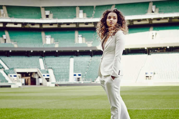 Ella Eyre charytatywnie dla brytyjskich rugbystów