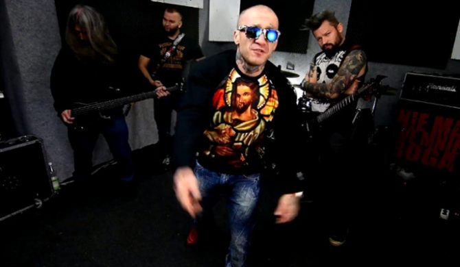 „Gwiazda rocka” – muzycy Frontside w nowym klipie Soboty „Gwiazda rocka” – muzycy Frontside w nowym klipie Soboty