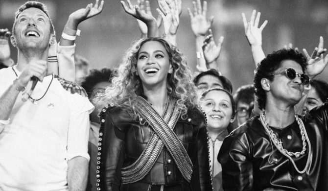 Coldplay, Beyonce, Mark Ronson i Bruno Mars na scenie w przerwie Super Bowl (wideo)