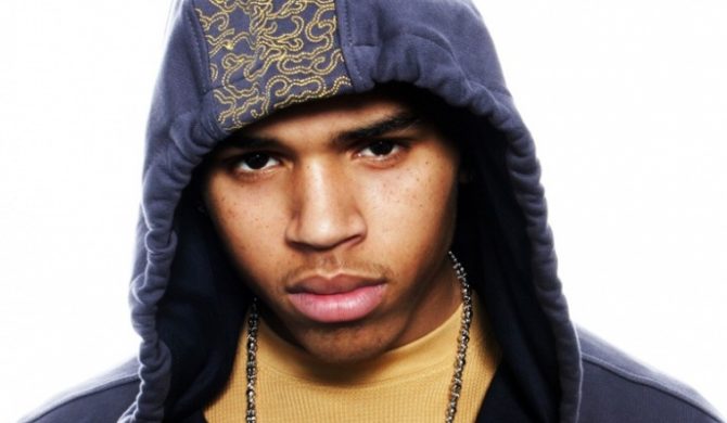 Chris Brown obrywa i się tłumaczy [video]